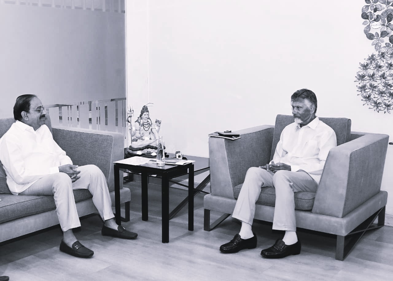 సీఎం చంద్రబాబుతో తెలంగాణ మంత్రి తుమ్మల భేటీ