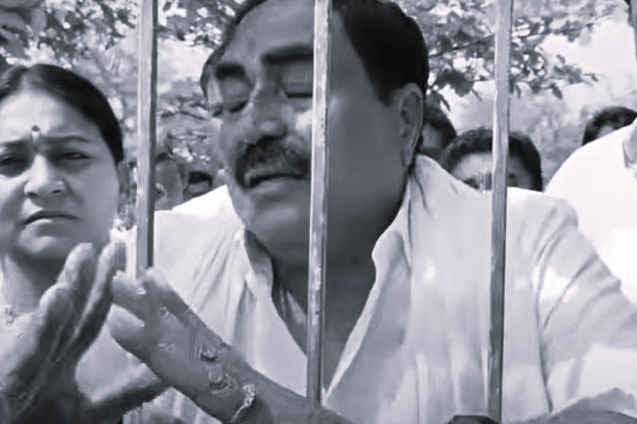 తొర్రూరు మున్సిపాలిటీ కోల్పోవడంతో ఎర్రబెల్లి కంటతడి.. రాజకీయాల్లో ఉండాలా, వద్దా?
