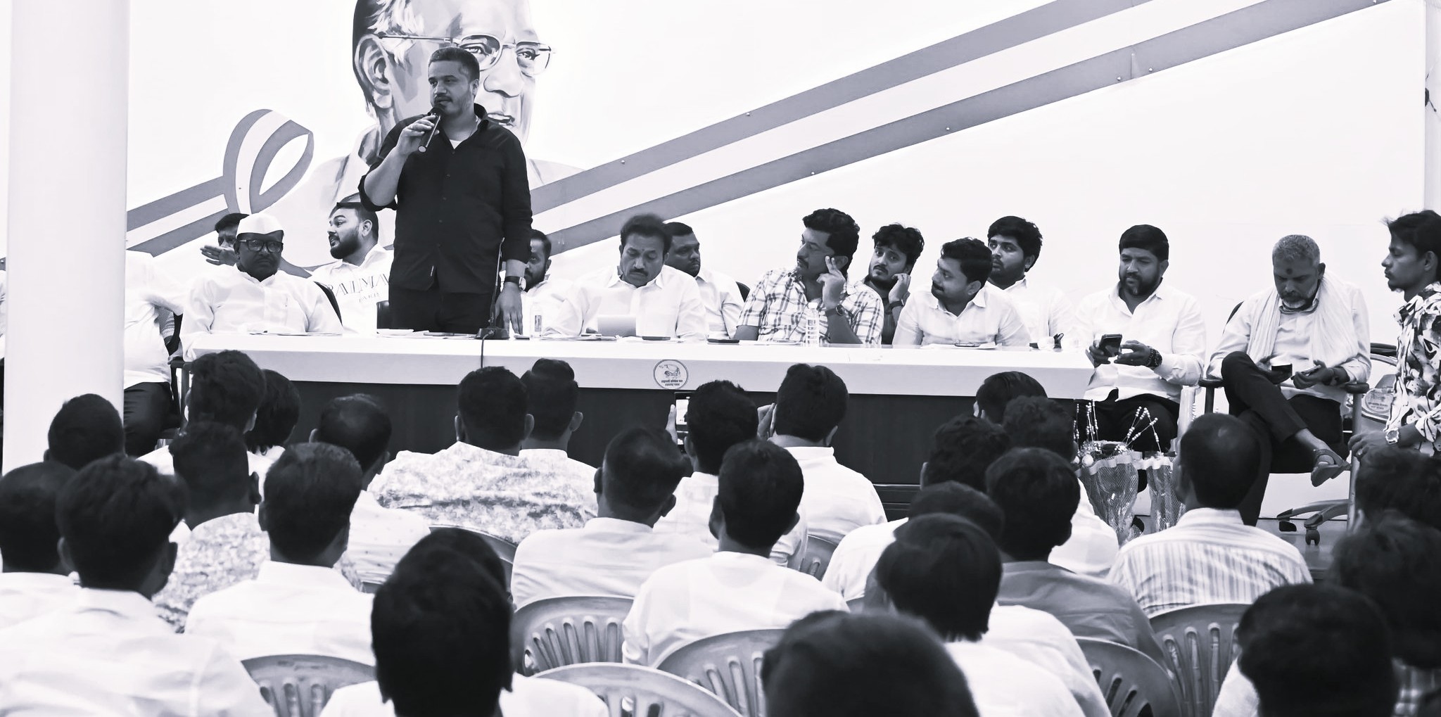 కేంద్ర పౌర విమానయాన మంత్రి రాజీనామా చేయాలి: రోహిత్ పవార్