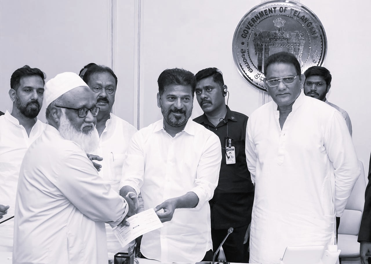 మదీనా బస్సు ప్రమాద బాధితులకు పరిహారం అందజేసిన సీఎం రేవంత్ రెడ్డి