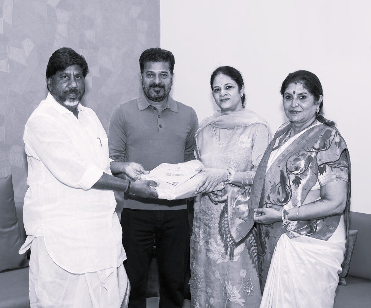 కుమారుడి వివాహానికి సీఎం రేవంత్ను ఆహ్వానించిన భట్టి విక్రమార్క