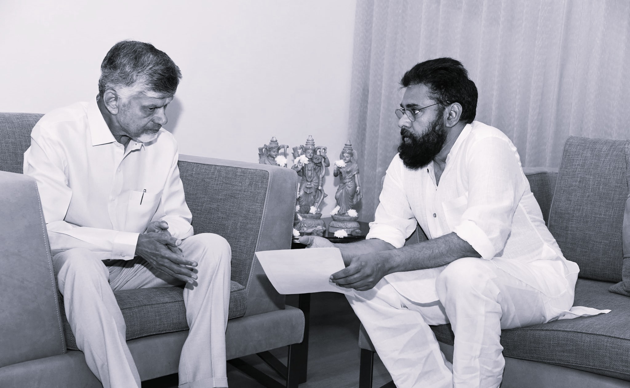 Chandrababu, Pawan Meet at Undavalli Residence for Crucial Review