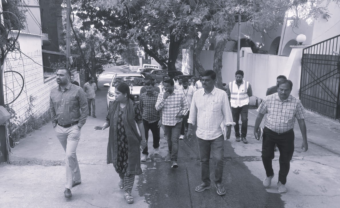 Praja Palana Drive: GHMC Commissioner Reviews Sanitation in Jubilee Hills, Banjara Hills