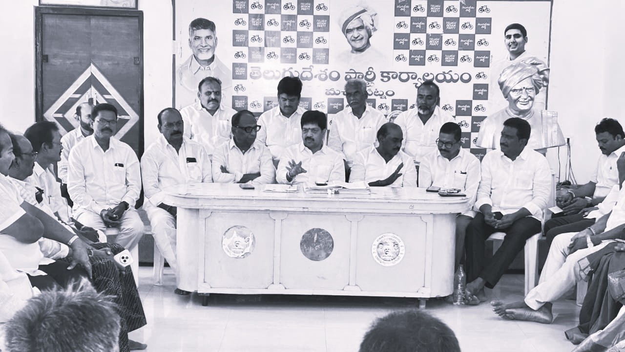 ప్రభుత్వ సంక్షేమ పథకాలను ప్రజల్లోకి తీసుకెళ్లాలి: కొల్లు రవీంద్ర