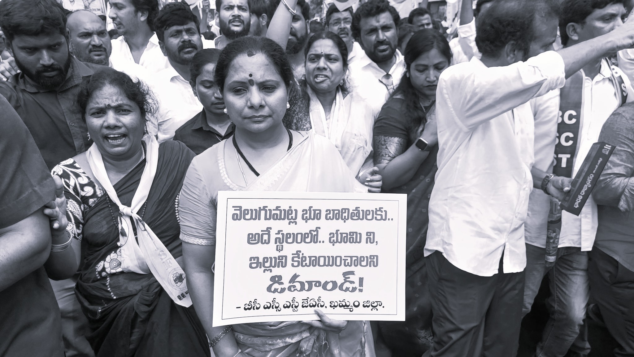 ఖమ్మం కూల్చివేతలు..700 మంది నిరాశ్రయులయ్యారు: కవిత