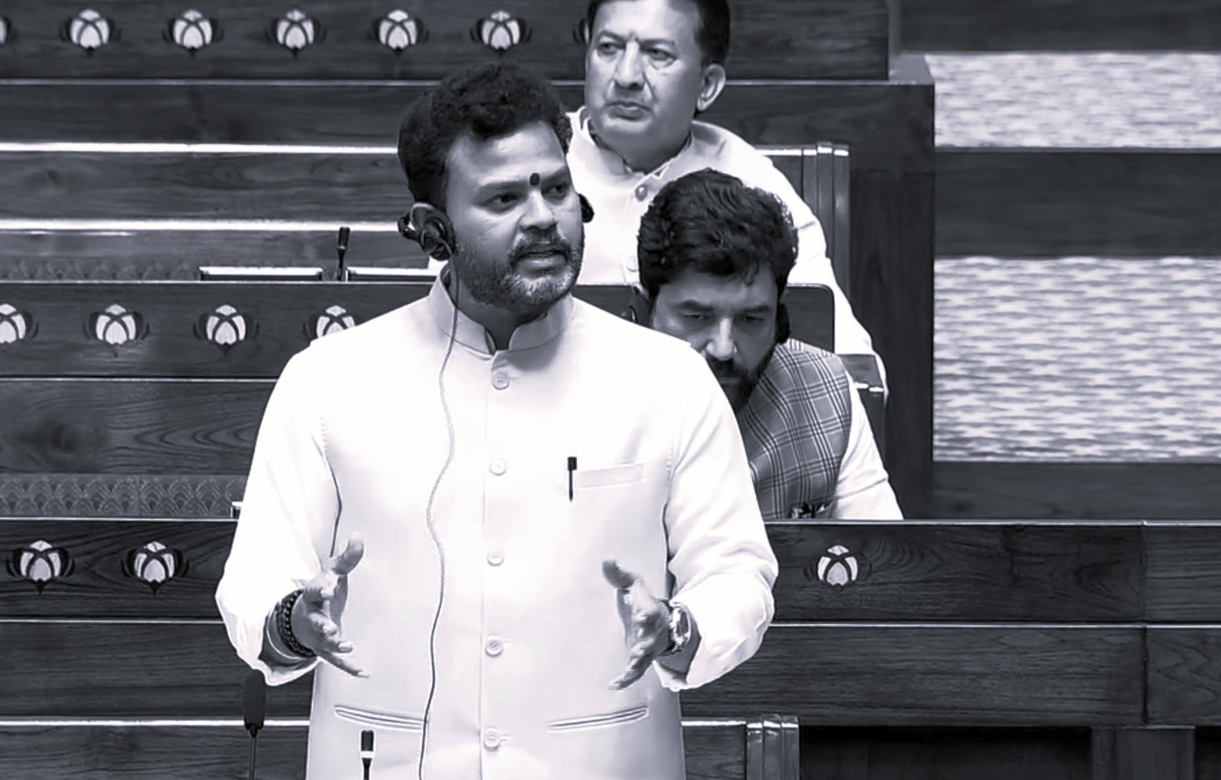 తిరుపతి జిల్లాలో విషాదం... విద్యుత్ కంచె తగిలి రెండు ఏనుగులు మృతి