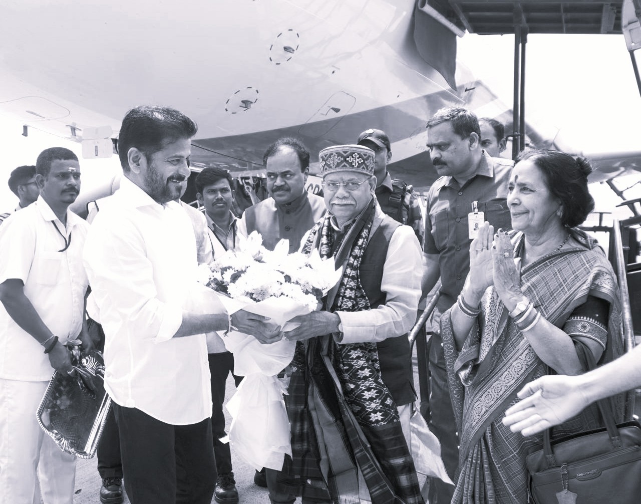తెలంగాణ నూతన గవర్నర్కు సీఎం రేవంత్ రెడ్డి ఘన స్వాగతం