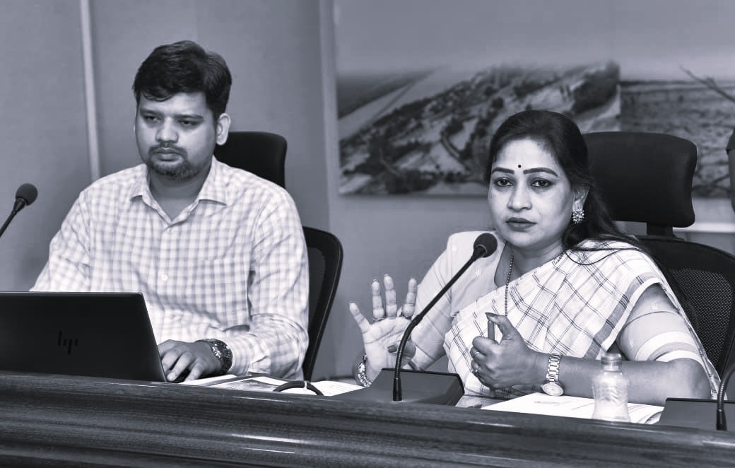 వడగాలుల ముప్పు.. ప్రాణనష్టం జరగకుండా చర్యలు తీసుకోండి: హోంమంత్రి అనిత