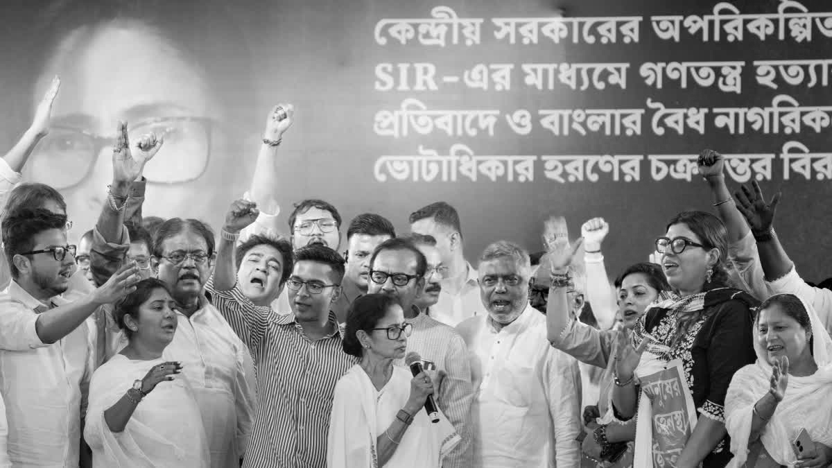 Mamata Banerjee ends dharna after SC opens door for appeal on voter list revision