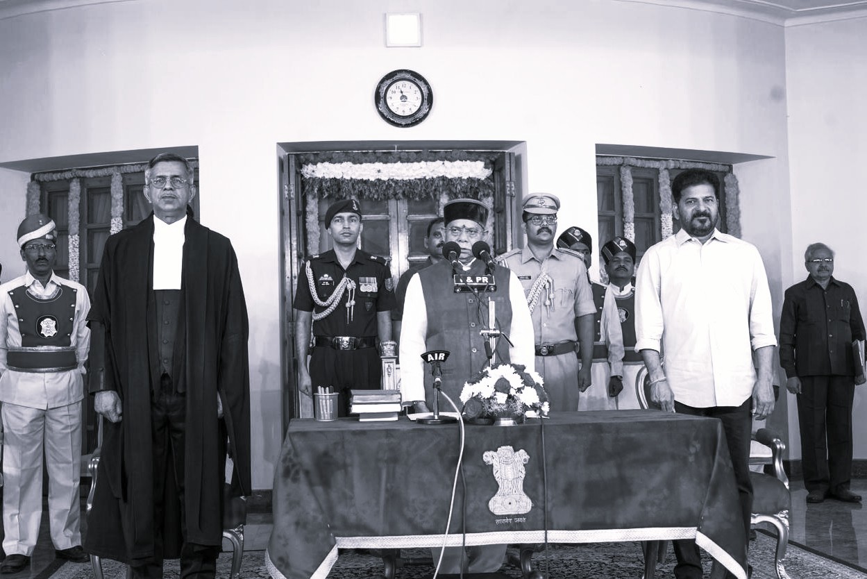 తెలంగాణ గవర్నర్గా శివప్రతాప్ శుక్లా ప్రమాణ స్వీకారం