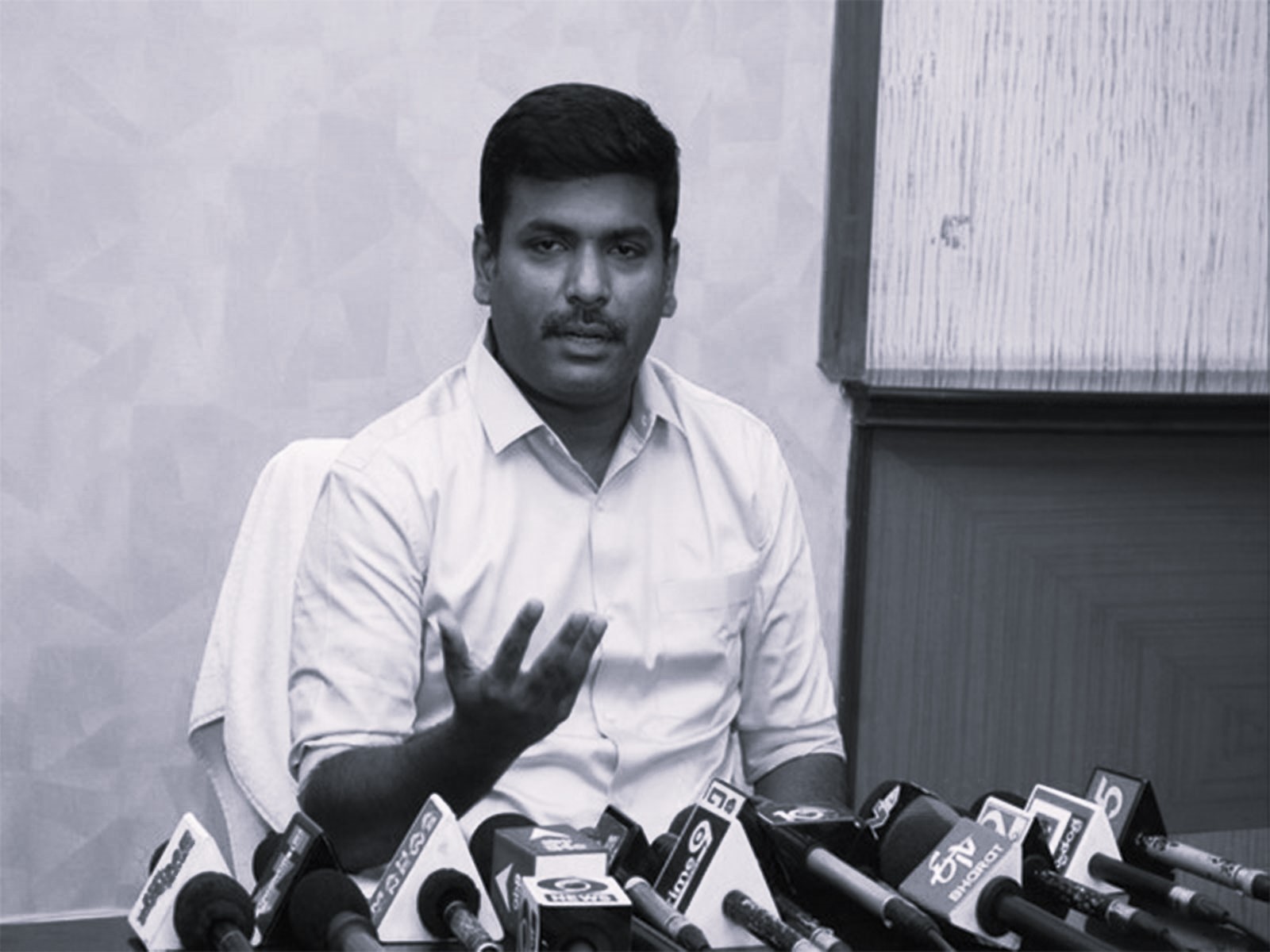ప్రభుత్వ ‘భూ’ విధానం పై హైకోర్టులో పిల్ దాఖలు: గుడివాడ అమర్నాథ్