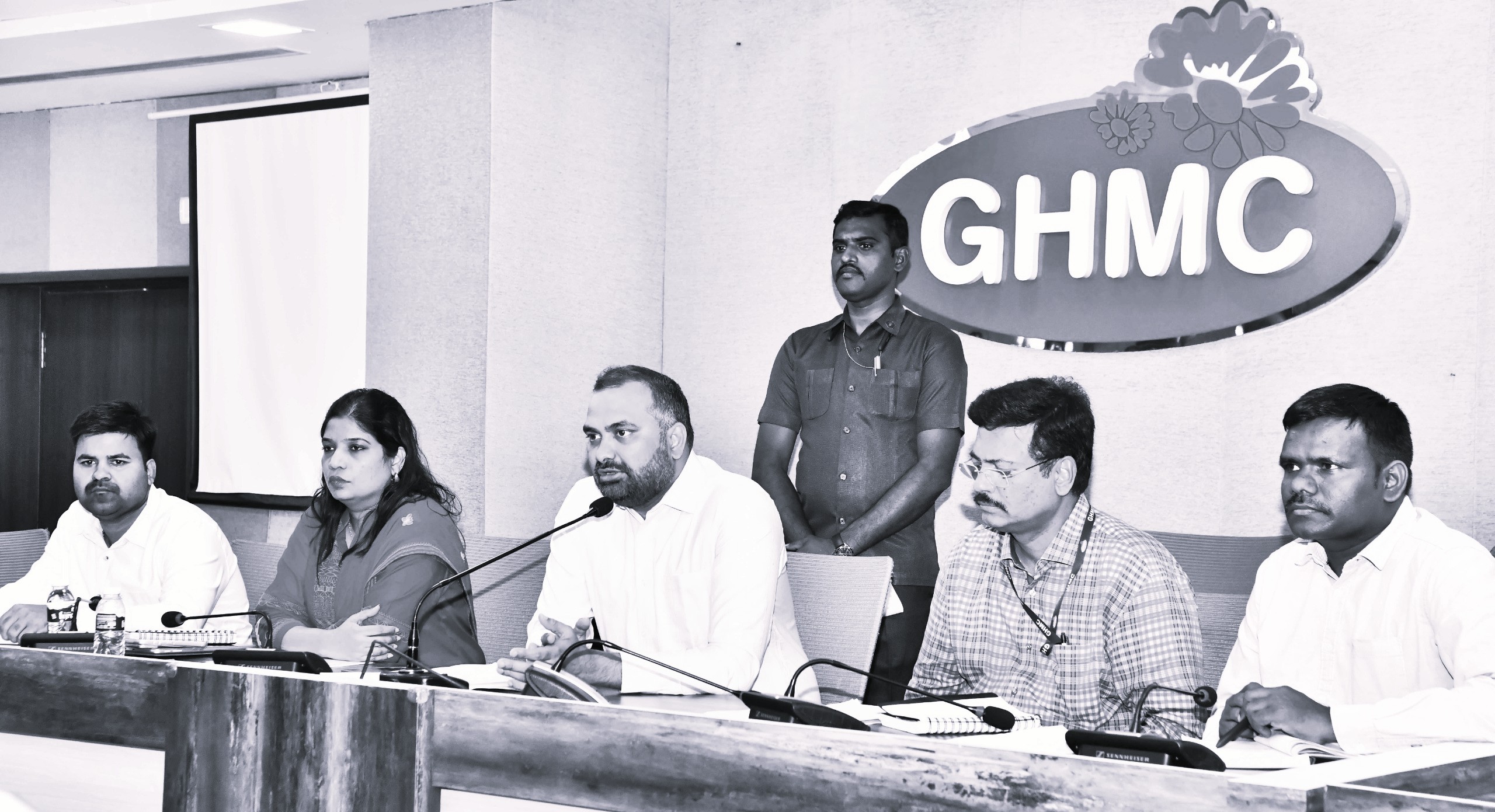 ఓటీఎస్ పథకాన్ని సద్వినియోగం చేసుకోండి: జీహెచ్ఎంసీ కమిషనర్
