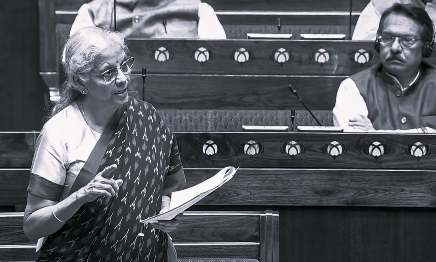 2033 నాటికి అందరికీ ఆరోగ్య బీమా : నిర్మలా సీతారామన్