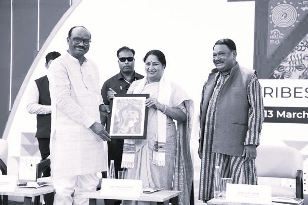 మహిళల చేతుల్లో సాంస్కృతిక పునరుజ్జీవనం