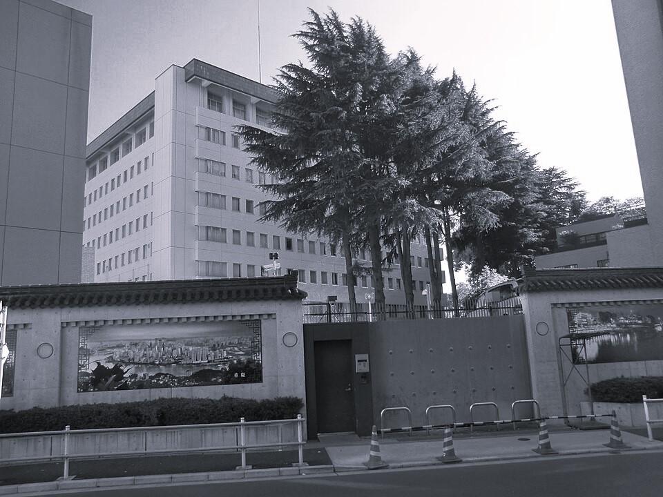 కత్తితో ఎంబసీలోకి జపాన్ జవాన్.. చైనా తీవ్ర నిరసన