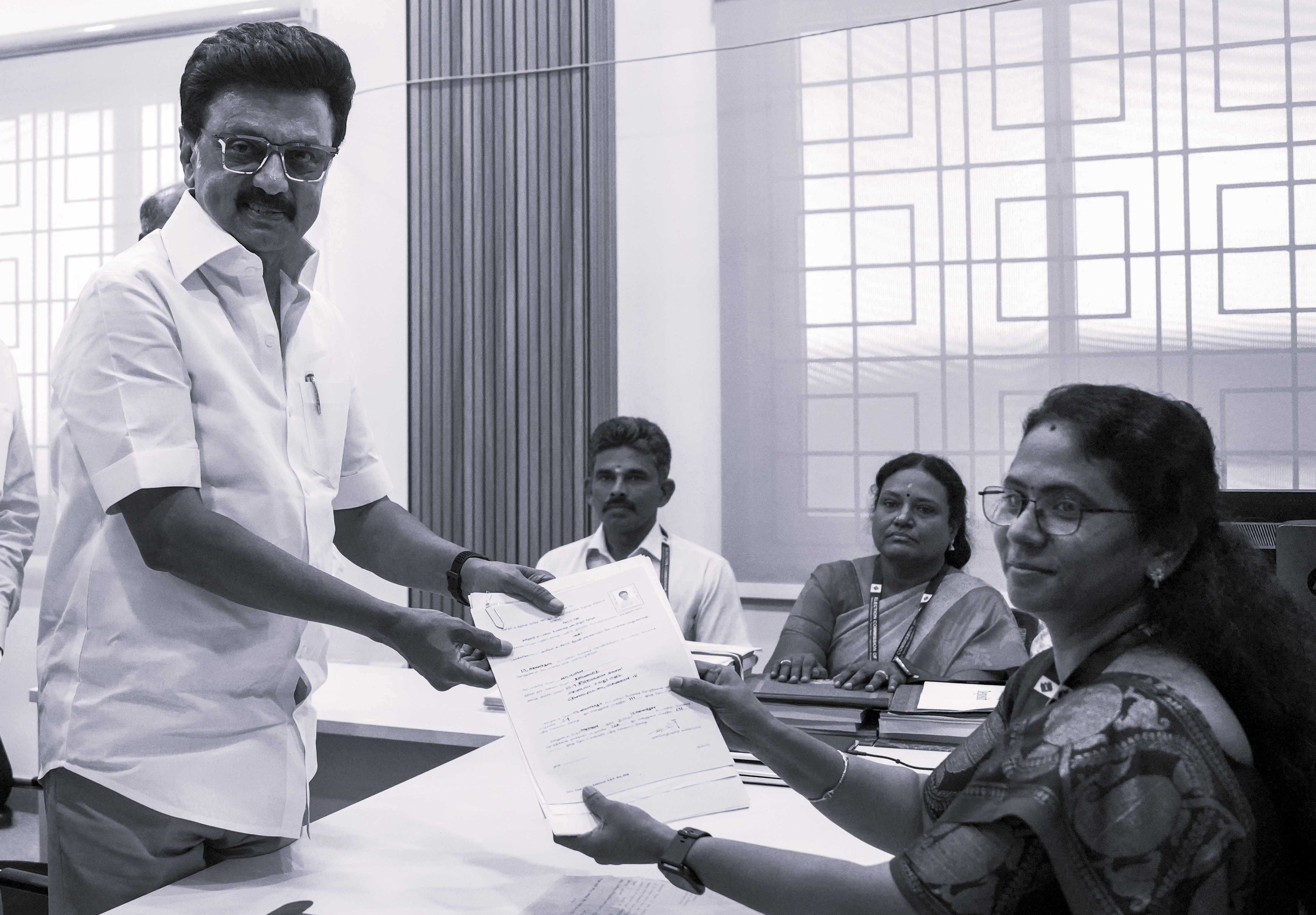 కొలత్తూరు నుంచి స్టాలిన్.. పెరంబూర్ నుంచి విజయ్ నామినేషన్ దాఖలు