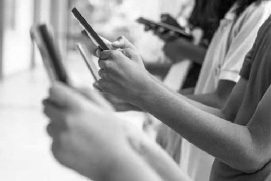 Karnataka unveils draft policy to curb student mobile addiction