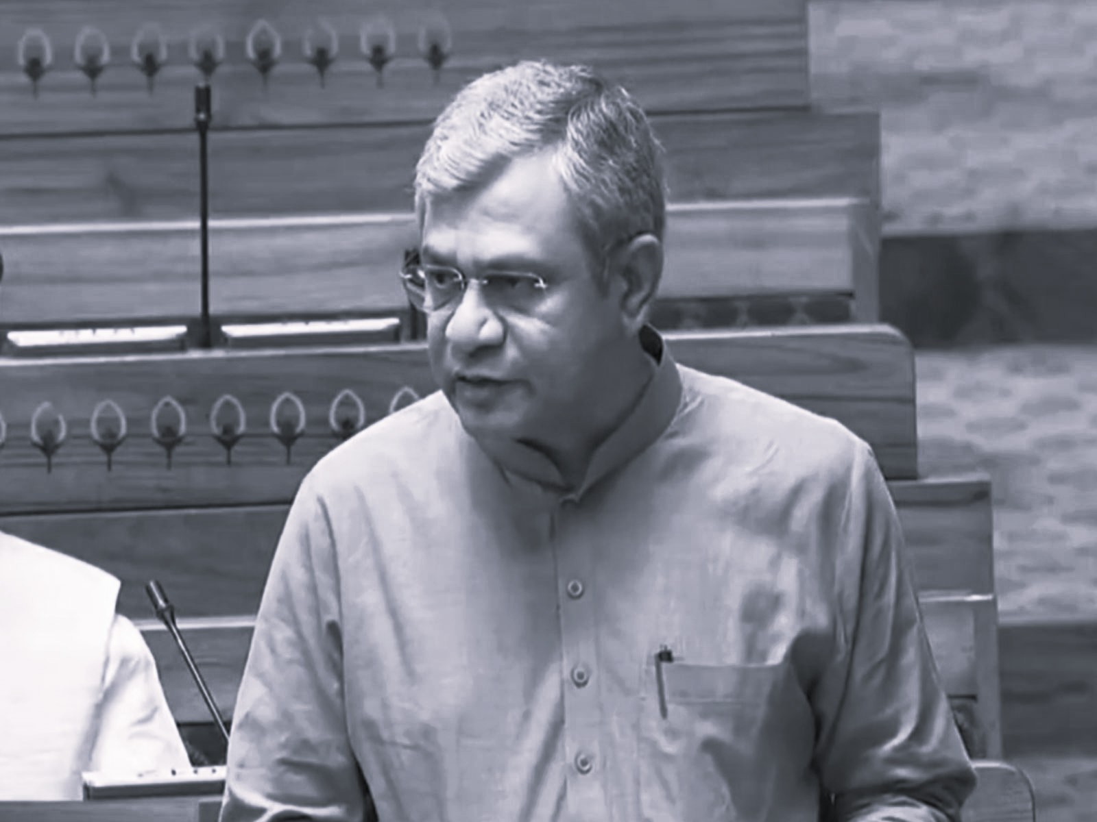 రోజుకు 25 వేల రైళ్లు నడుస్తున్నాయి: రైల్వేమంత్రి