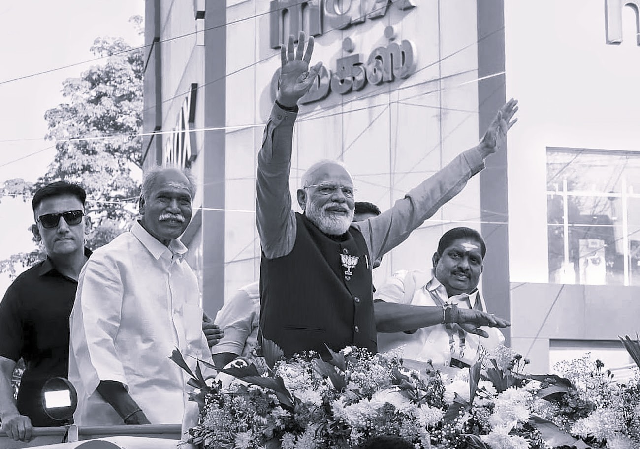 పుదుచ్చేరిలో ప్రధాని మోడీ ప్రభంజనం: ఎన్డీయే విజయమే లక్ష్యంగా భారీ రోడ్షో