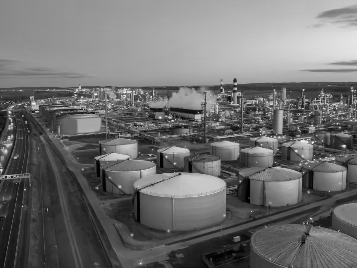 India OMCs Cut Refinery Prices to Offset Losses Amid Fuel Freeze