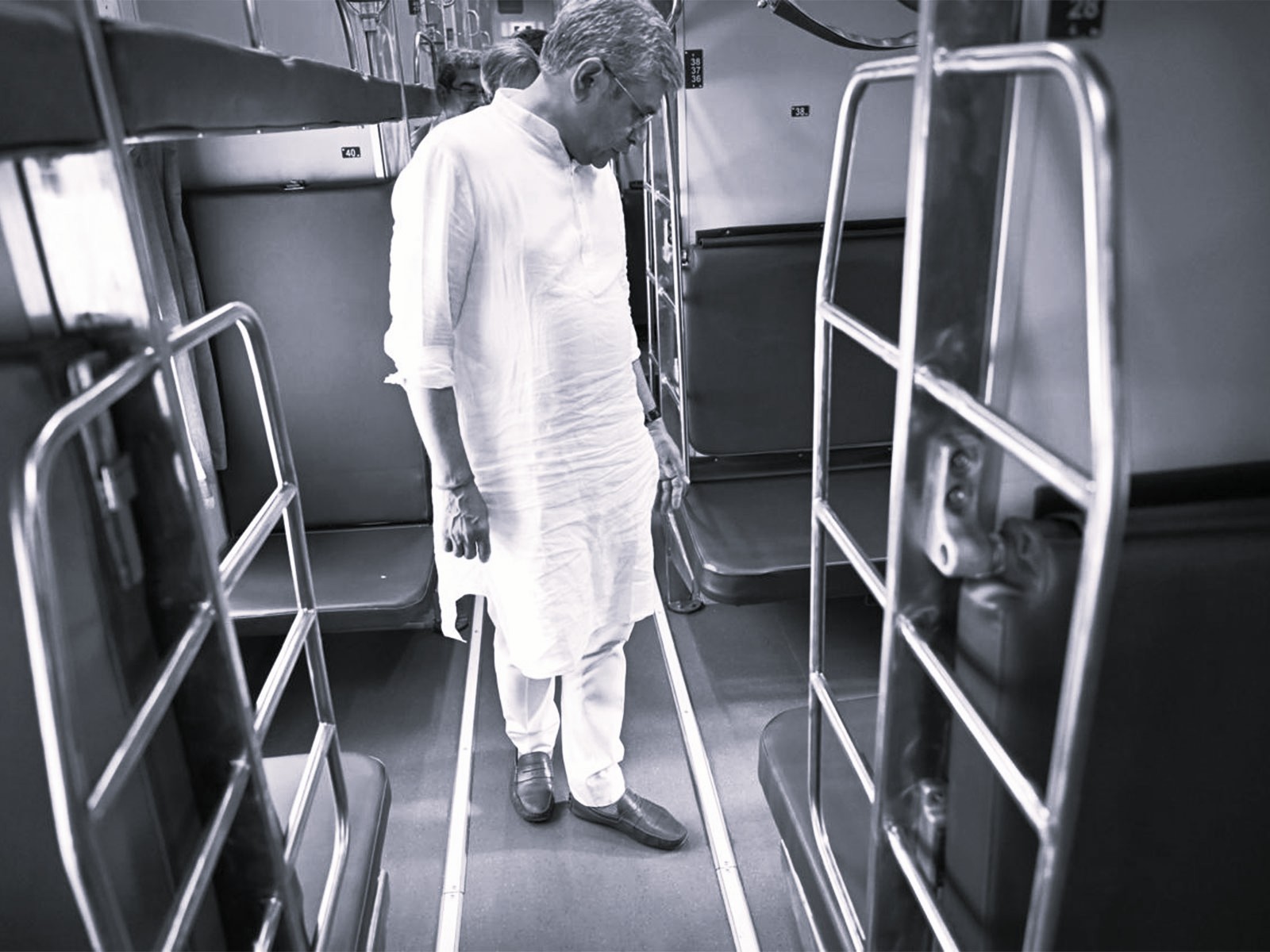 అమృత్ భారత్ కోచ్లు అద్భుతంగా ఉన్నాయి: రైల్వే మంత్రి
