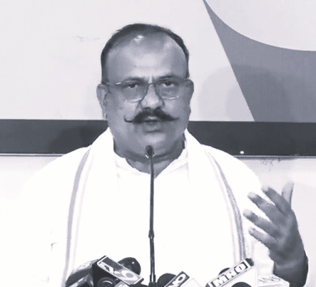 బారామతి ఉపఎన్నికలో కాంగ్రెస్ అభ్యర్థి ఉపసంహరణ