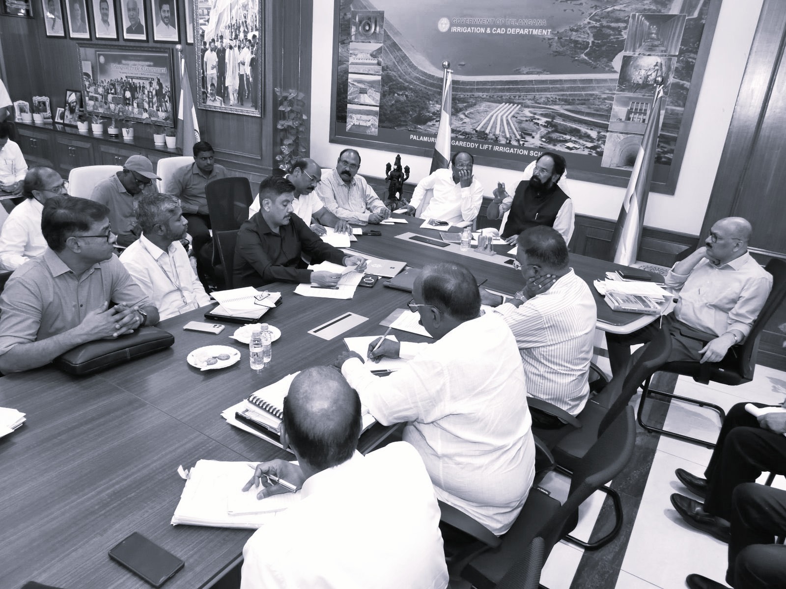 కాళేశ్వరం బ్యారేజీల పునరుద్ధరణపై మంత్రి ఉత్తమ్ కీలక ఆదేశాలు