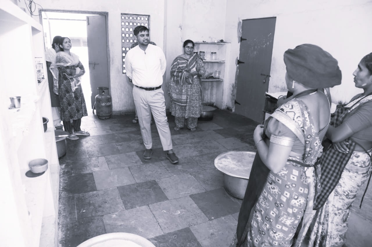 గురుకులాల్లో విద్యార్థుల ఆరోగ్యం, వసతులే ముఖ్యం: జిల్లా కలెక్టర్ల ఆదేశం