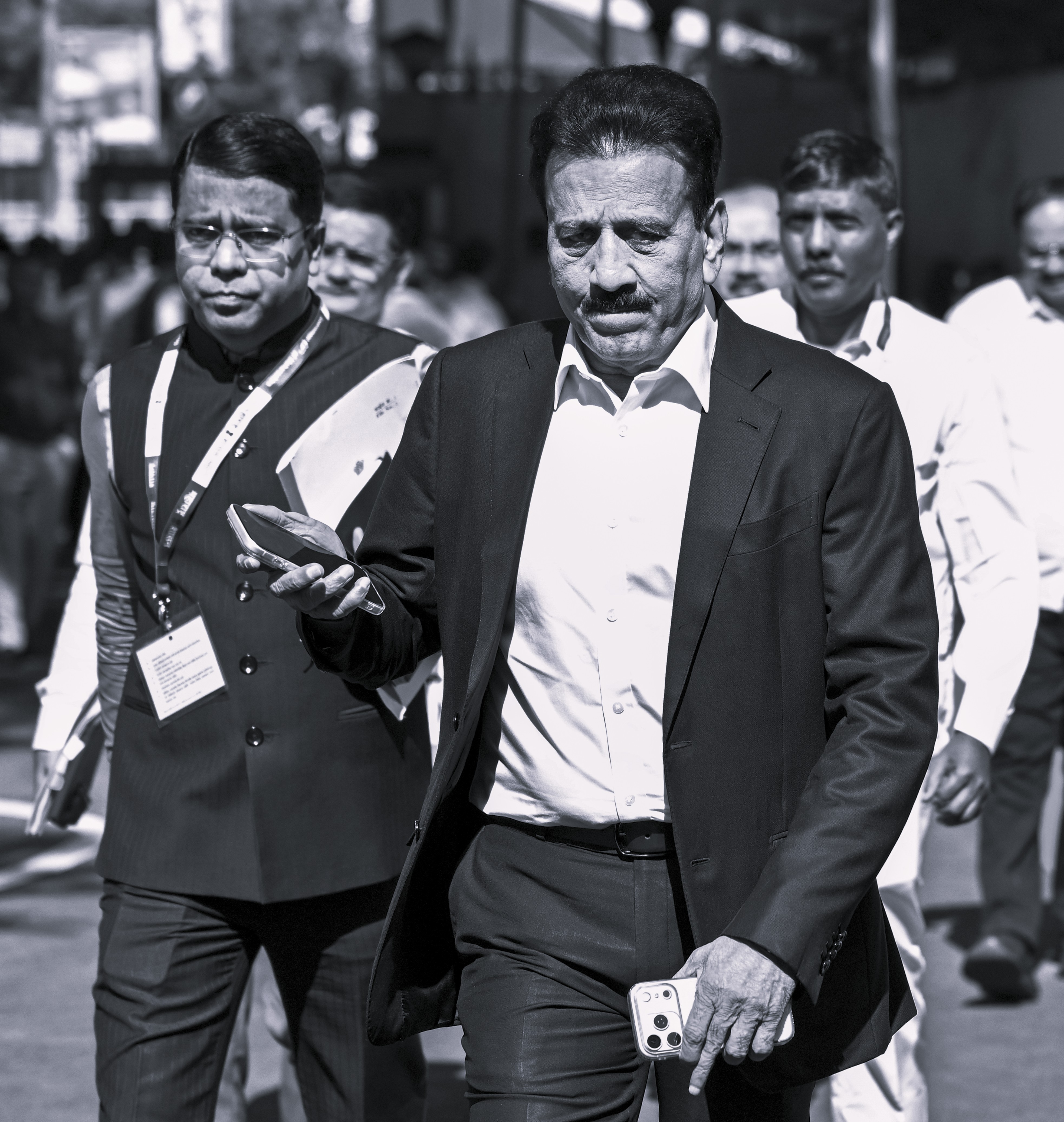 మహారాష్ట్రలో మంత్రి ర్యాలీతో ట్రాఫిక్ జామ్.. మహిళా ఆగ్రహం