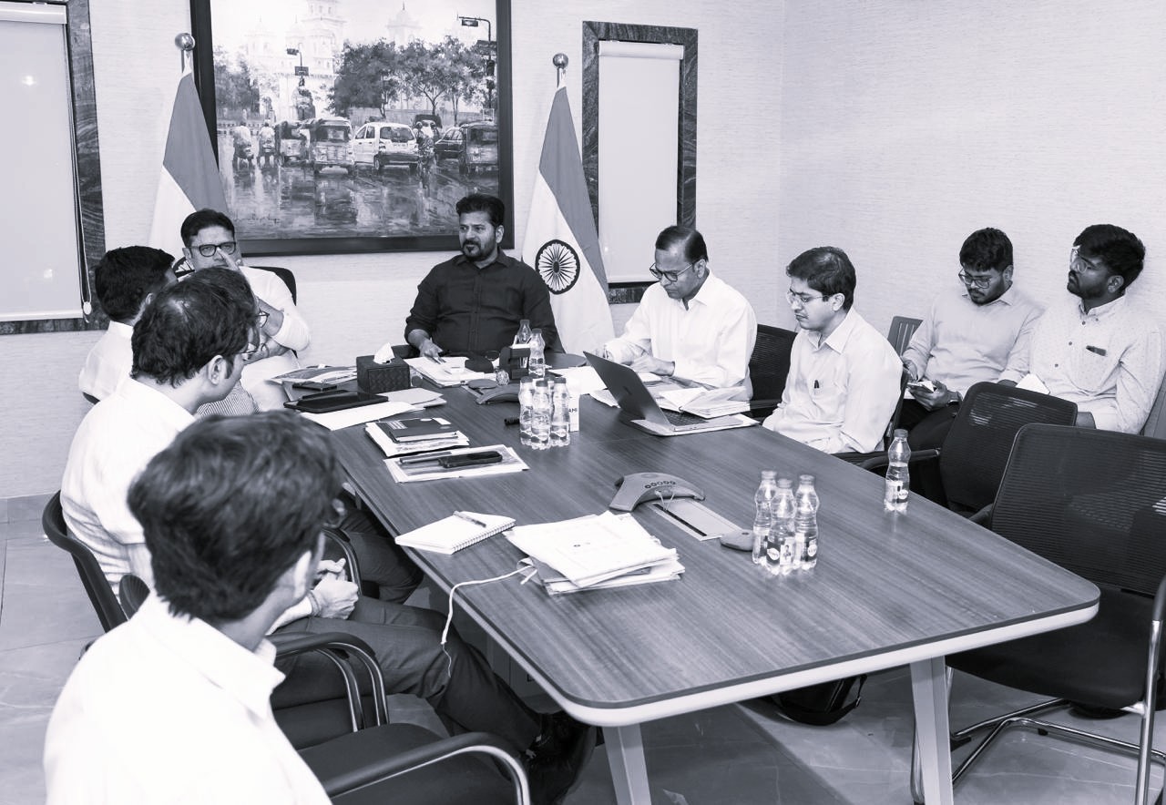 గ్లోబల్ పెట్టుబడులకు వేగం: మౌలిక వసతులు, భూసేకరణపై సీఎం రేవంత్ కీలక ఆదేశాలు