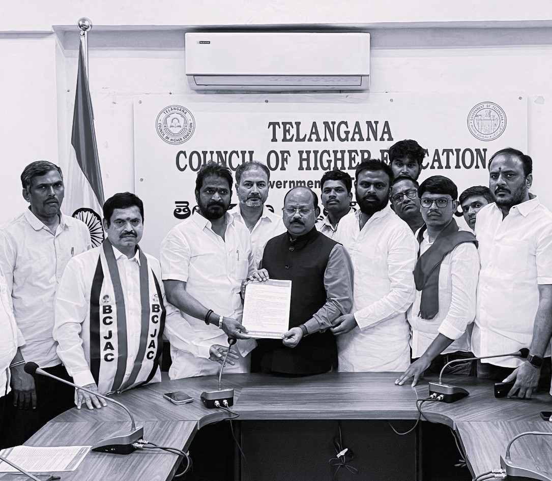 ఫీజు రీయింబర్స్మెంట్ బకాయిలు ప్రభుత్వమే చెల్లించాలి: శ్రీనివాస్ గౌడ్