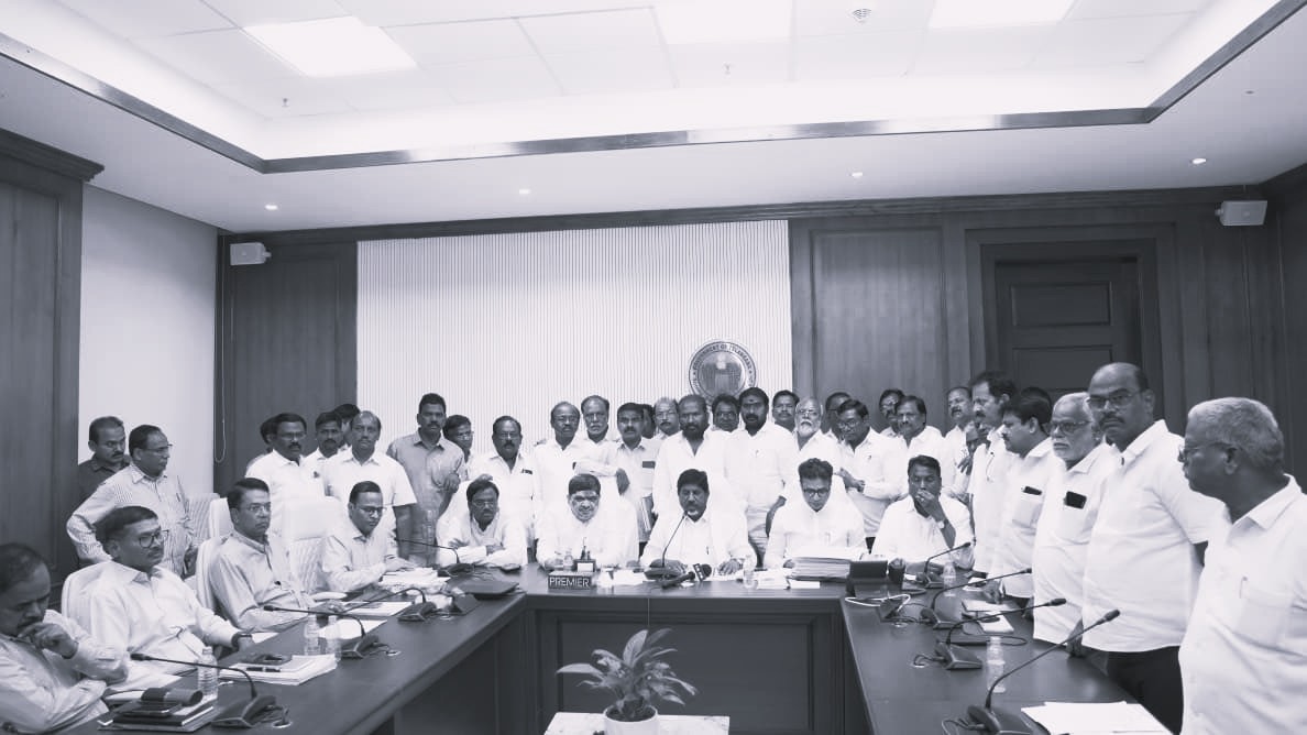 సర్కారుతో చర్చలు సఫలం…రోడ్డెక్కిన ఆర్టీసీ బస్సులు