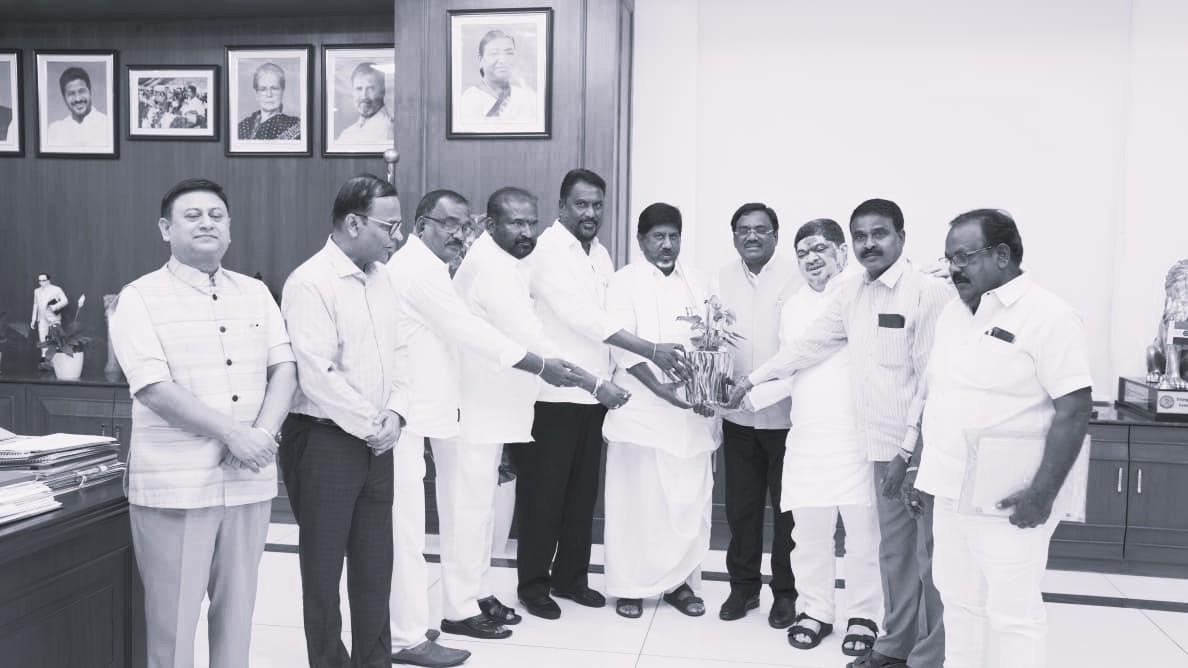 సర్కారుతో చర్చలు సఫలం…రోడ్డెక్కిన ఆర్టీసీ బస్సులు