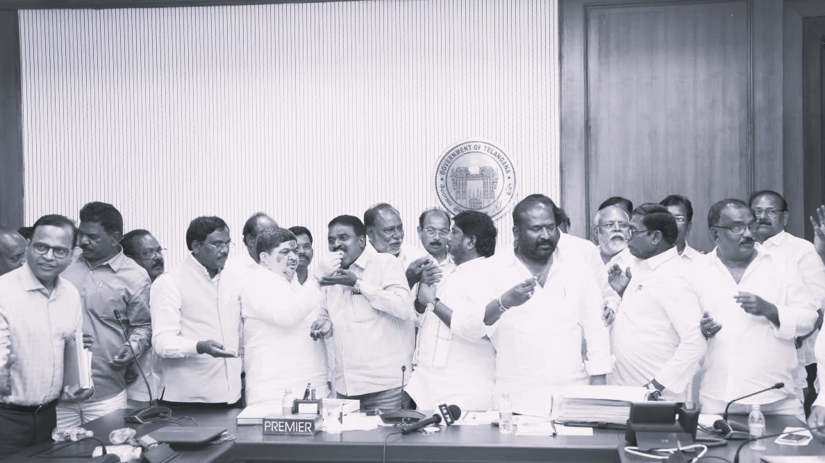 సర్కారుతో చర్చలు సఫలం…రోడ్డెక్కిన ఆర్టీసీ బస్సులు