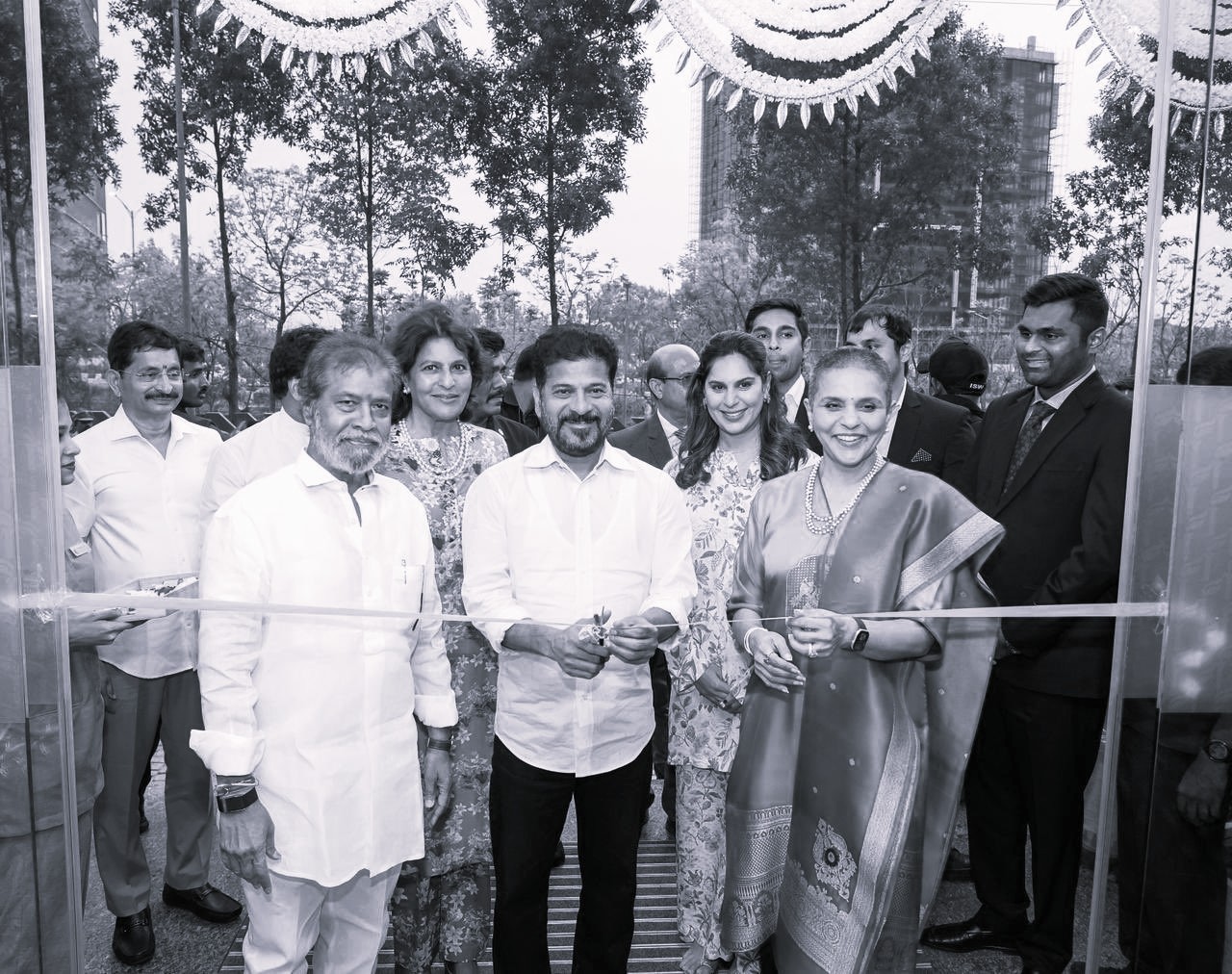 హైదరాబాద్ను గ్లోబల్ హెల్త్ హబ్గా మారుస్తాం: సీఎం రేవంత్ రెడ్డి