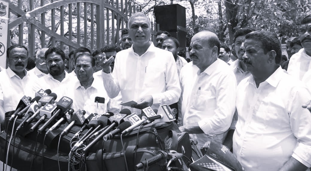 దొంగలను వదిలేసి ఫిర్యాదుదారులను జైల్లో పెడతారా: