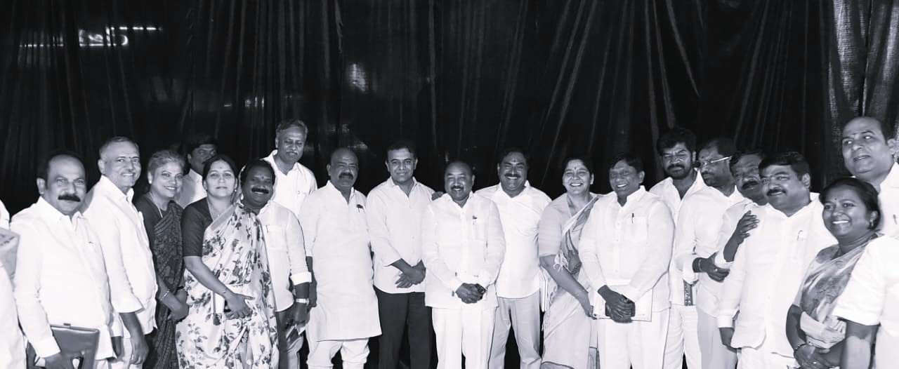 ‘రైతు డిక్లరేషన్’ పేరుతో కాంగ్రెస్ మోసం చేస్తోంది: కేటీఆర్