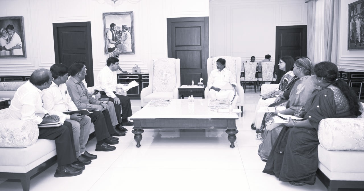 రిటైర్డ్ ఉద్యోగుల రూ.1,000 కోట్ల బకాయిలు విడుదల