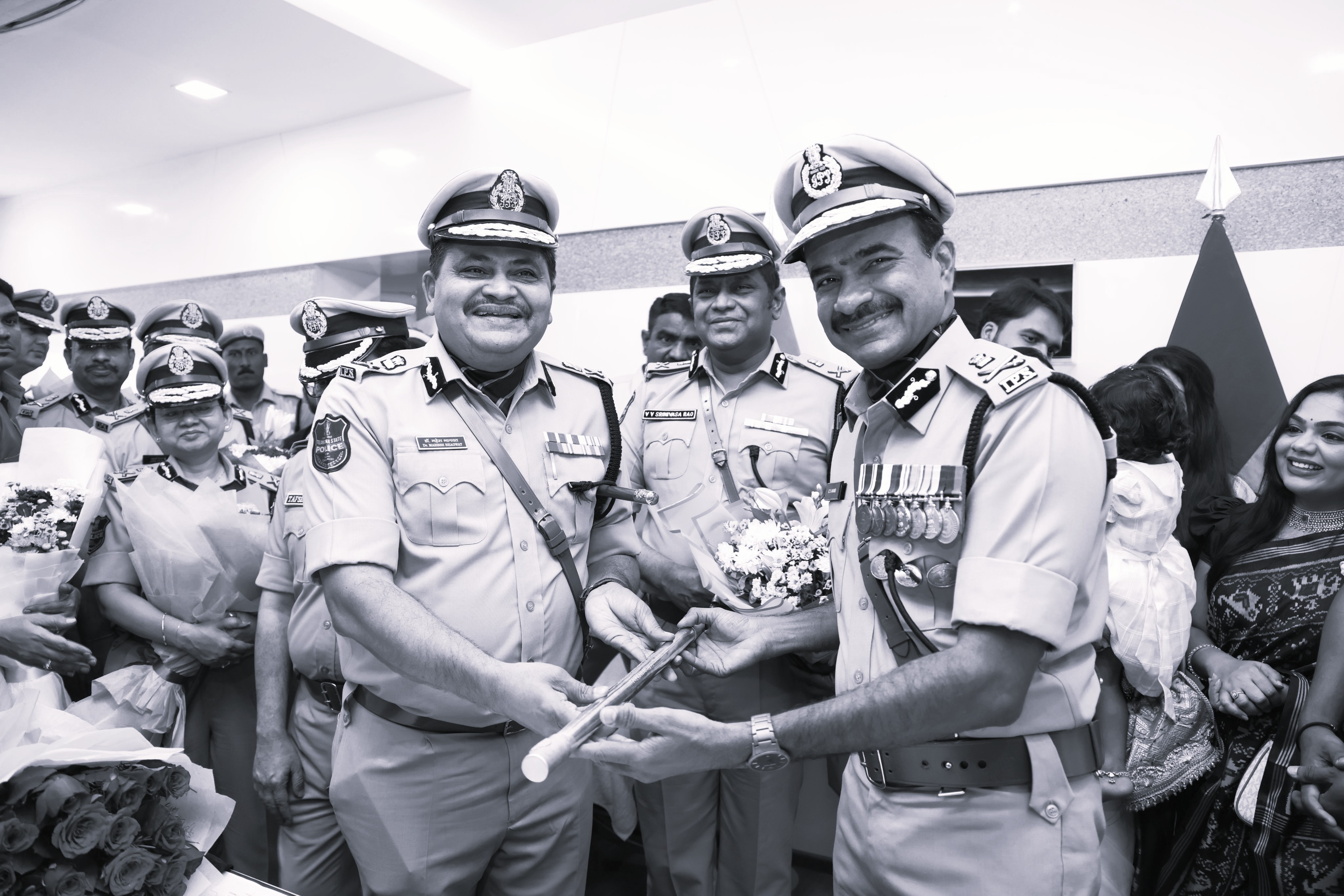 తెలంగాణ డీజీపీగా బాధ్యతలు స్వీకరించిన సీవీ ఆనంద్