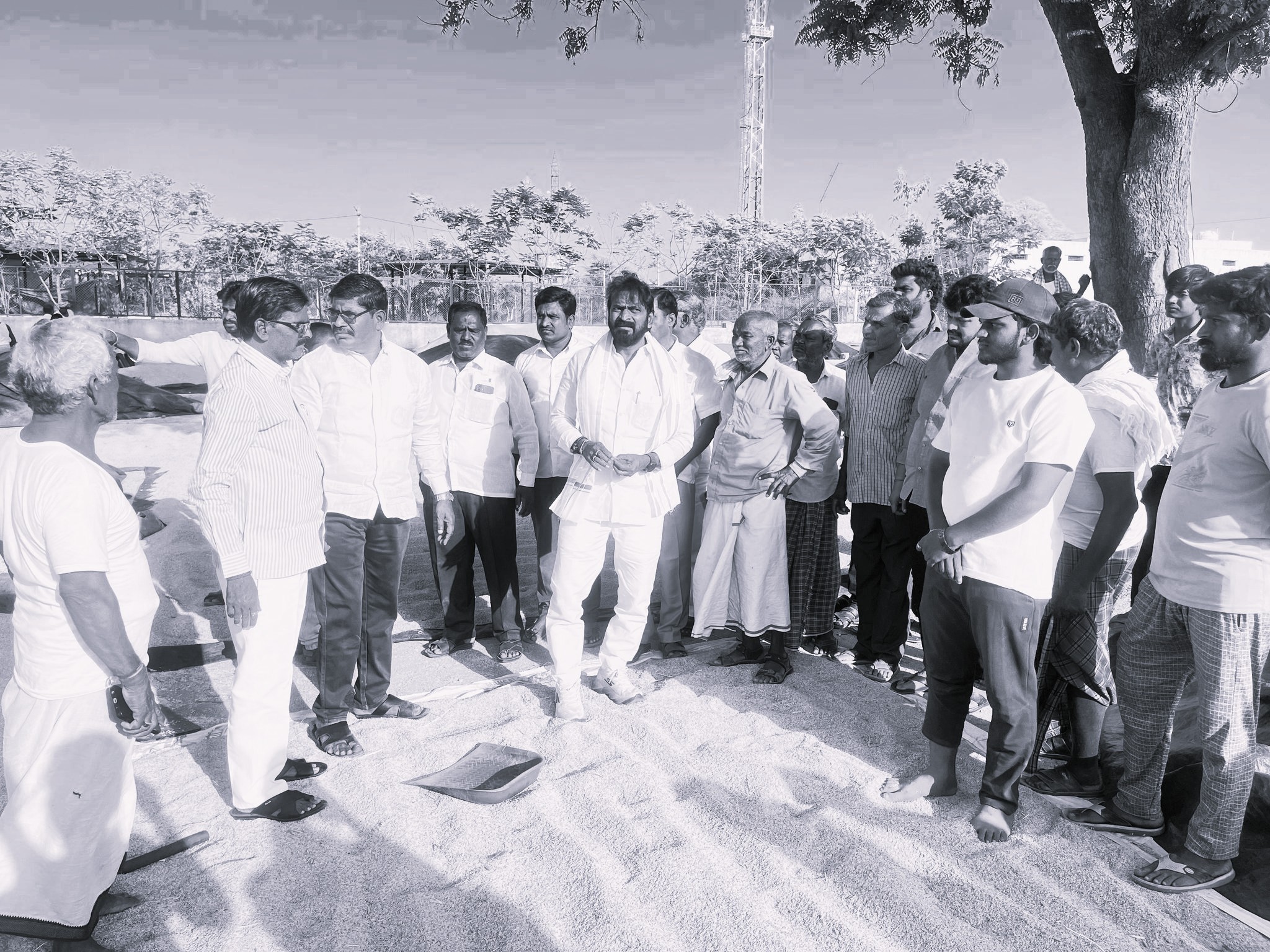 రైతులకు ఇబ్బంది లేకుండా ధాన్యం కొనుగోలు చేయాలి: మాజీ మంత్రి శ్రీనివాస్ గౌడ్