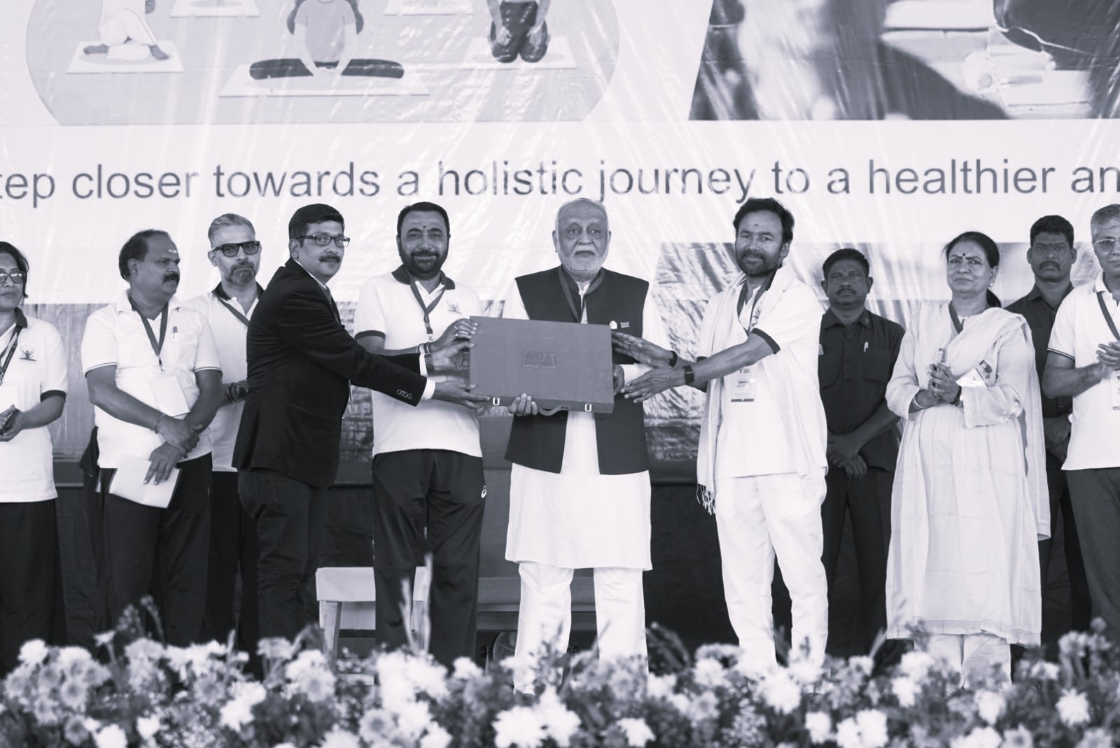 6 వేల మందితో యోగా మహోత్సవం.. హైదరాబాద్కు ప్రపంచ రికార్డు