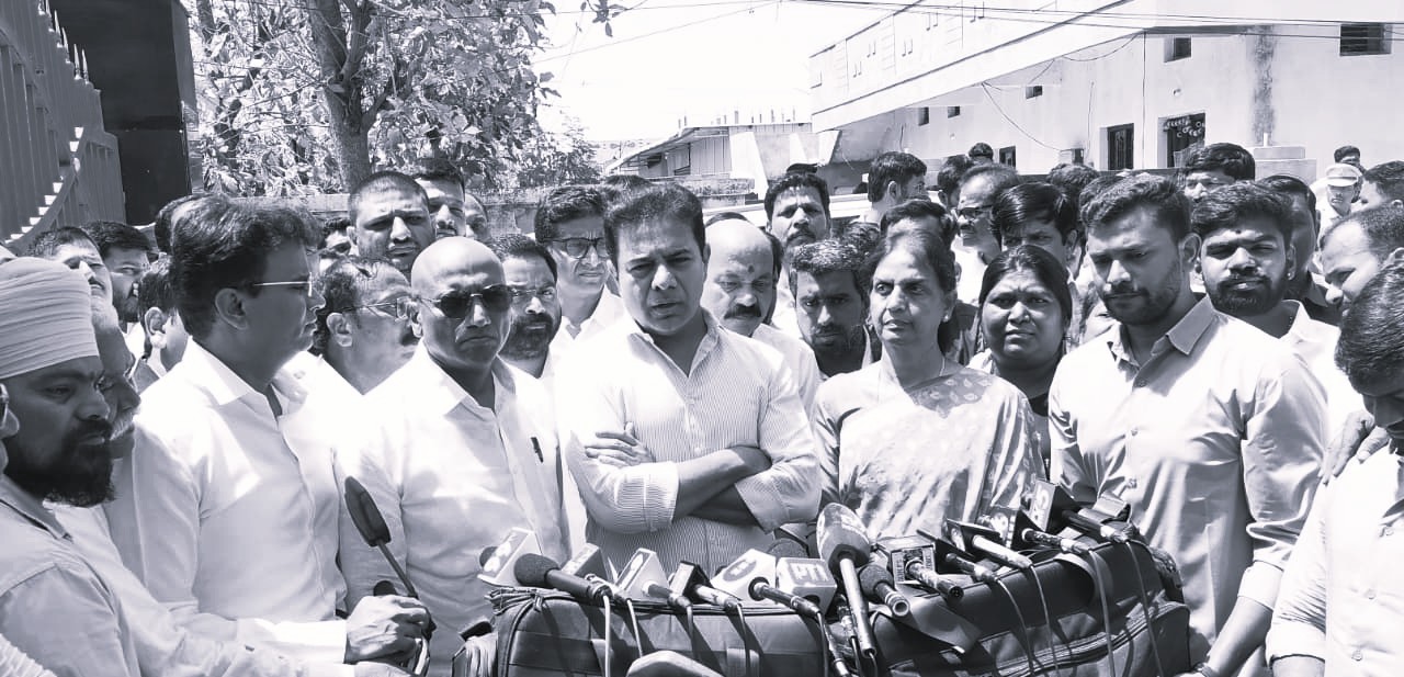 సంగారెడ్డి జైలులో మన్నె క్రిషాంక్ను పరామర్శించిన కేటీఆర్