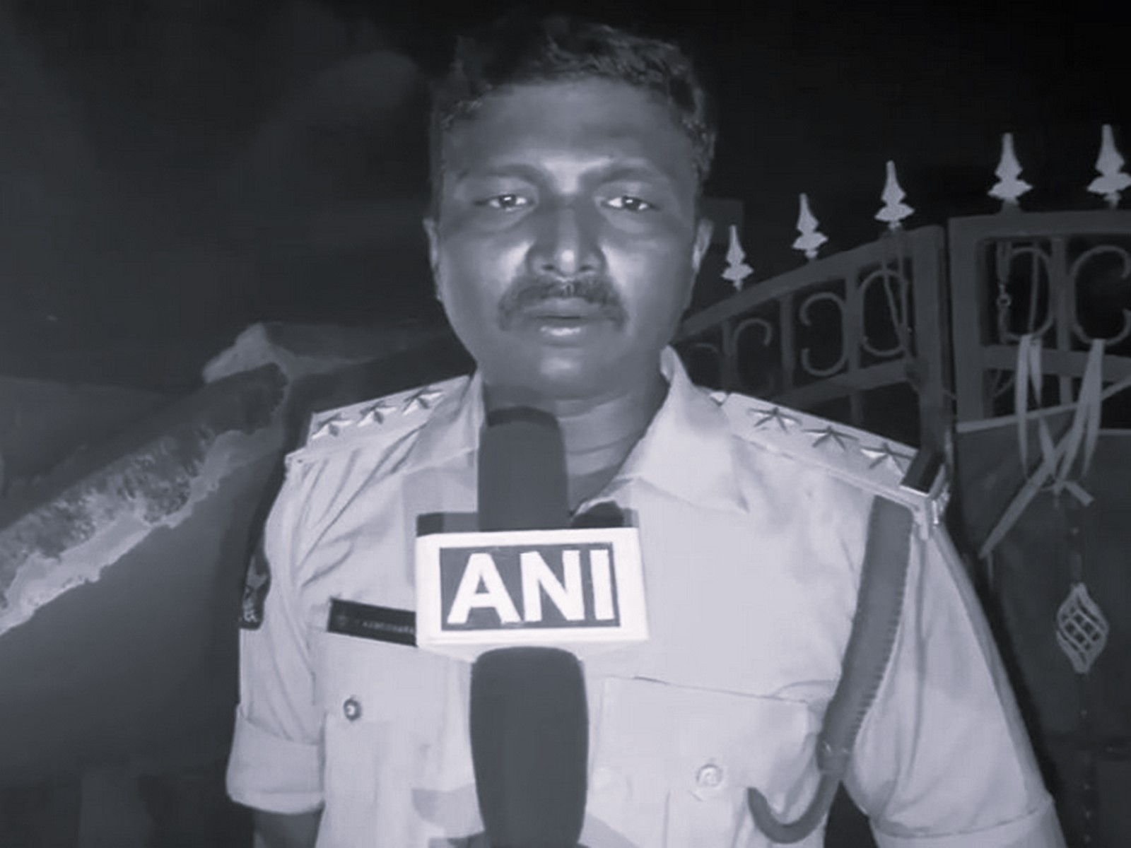 విశాఖలో భవనం స్లాబ్ కూలి ఒకరి మృతి.. ఇద్దరికి గాయాలు