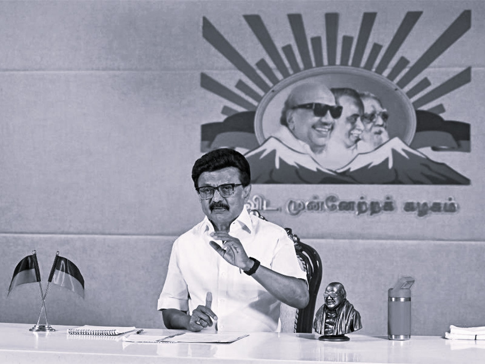 తమిళనాడు ముఖ్యమంత్రి పదవికి ఎం.కె. స్టాలిన్ రాజీనామా