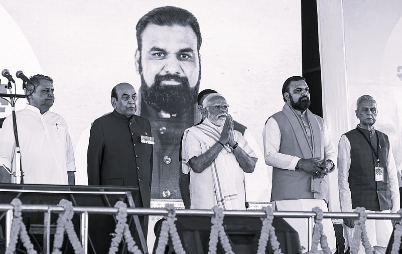 బీహార్ లో మంత్రి వర్గ విస్తరణ: 32 మంది మంత్రుల ప్రమాణ స్వీకారం