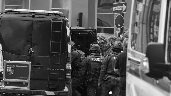 Armed Robbers Take Hostages Inside German Bank, Suspects Escape After Police Raid