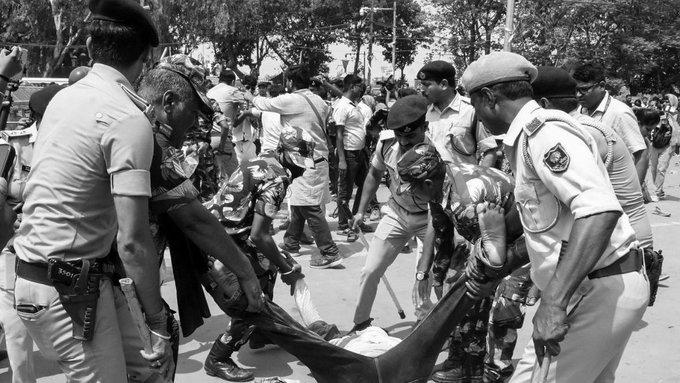 Teacher Job Aspirants Clash With Police in Bihar Over Recruitment Delay