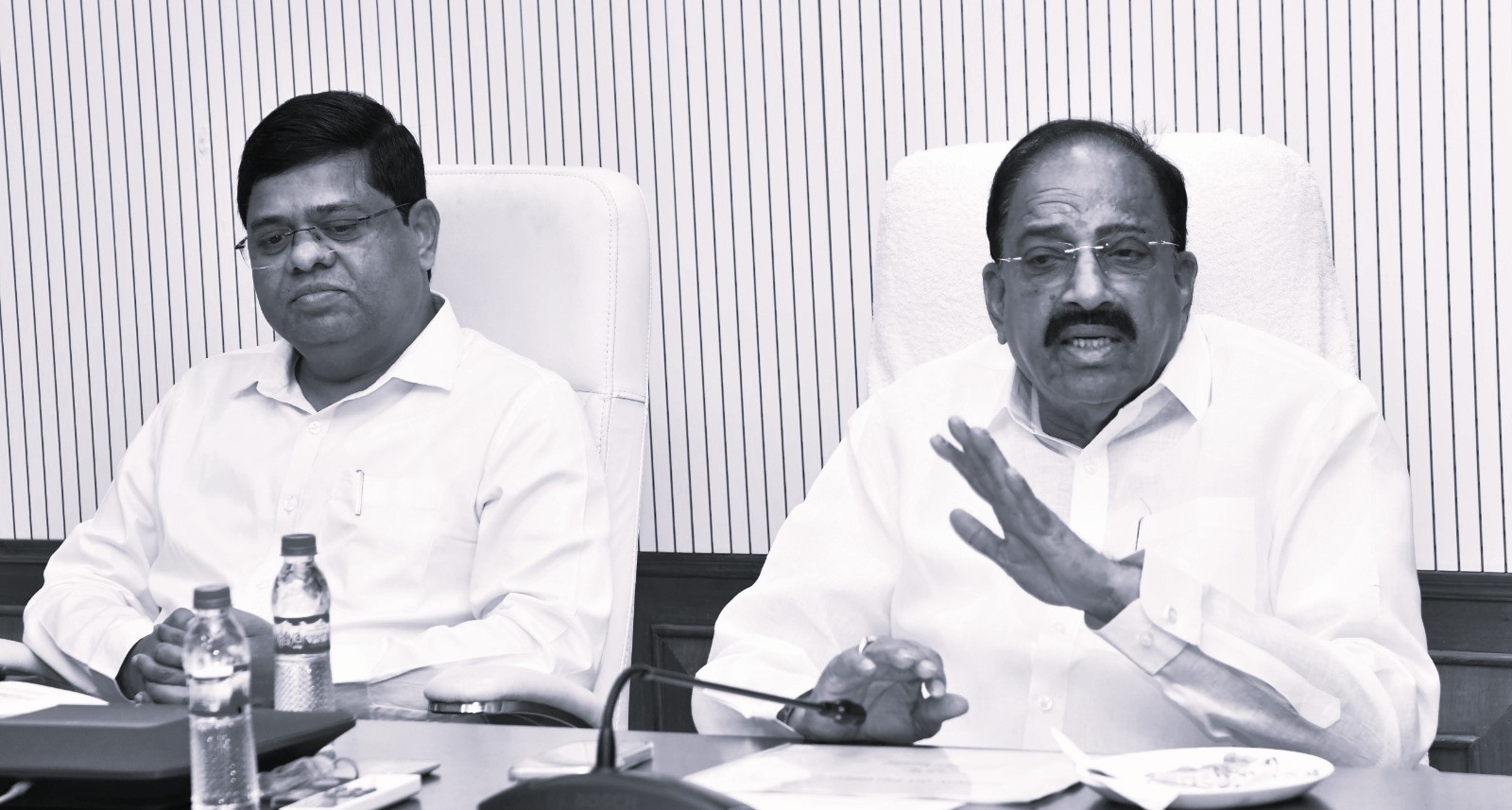 ఖరీఫ్ సీజన్కు రైతులు సన్నద్ధం.. యూరియా సరఫరాపై మంత్రి తుమ్మల నాగేశ్వరరావు సమీక్ష