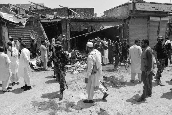 Suicide Bomber Kills 9 in Autorickshaw Blast at Pakistan Market