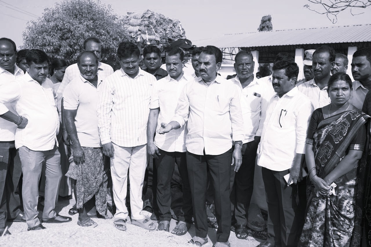 పిడుగుపాటుతో 30 గొర్రెల మృతి.. రైతుకు మంత్రి జూపల్లి కృష్ణారావు సాయం
